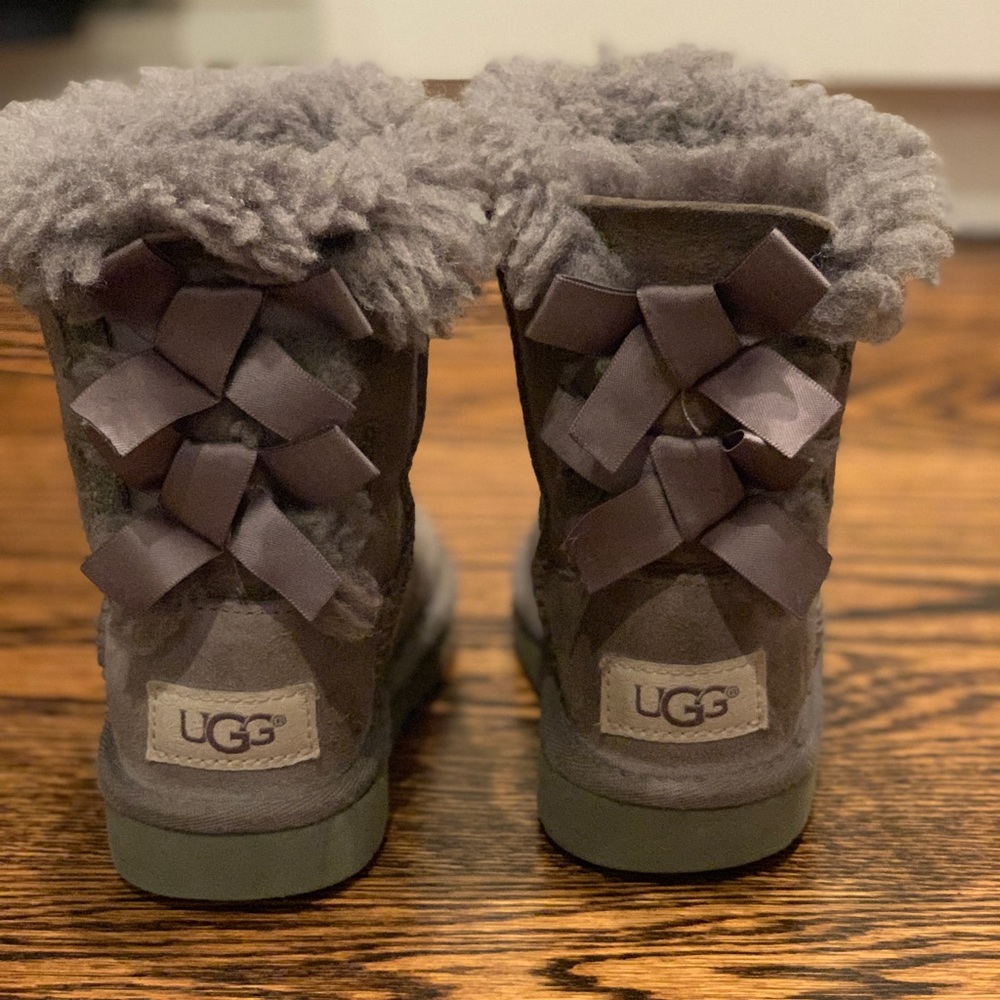 Uggs Bailey Bow II toddler boot. Grey. Sz 7us.
